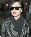 52547_Preppie_-_Demi_Lovato_leaving_her_hotel_in_London_-_Jan__29_2010_6208_122_16lo.jpg