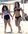77065_Preppie_Demi_Lovato_on_the_beach_in_Mexico_14_122_509lo.jpg