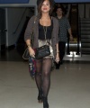 93058_Preppie_Demi_Lovato_arribing_into_LAX_Airport_2_122_520lo.jpg