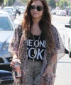 CU-Demi_Lovato_shopping_in_Los_Angeles-07.jpg