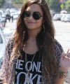 CU-Demi_Lovato_shopping_in_Los_Angeles-08.jpg
