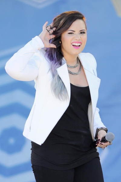 Demi_Lovato_01-34~0.jpg