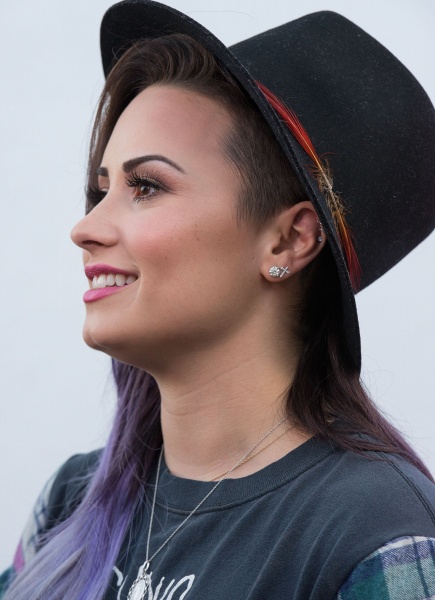 Demi_Lovato_12-3-0.jpg