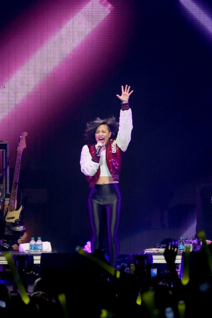 Demi_Lovato_15-27.jpg