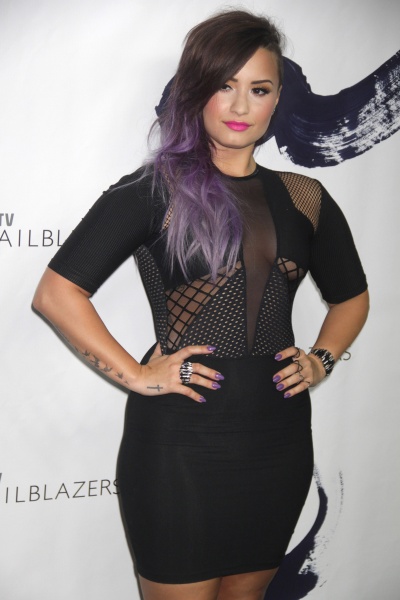 Demi_Lovato_25-24~0.jpg