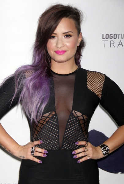 Demi_Lovato_29-22.jpg