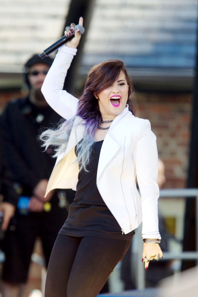 Demi_Lovato_51-16.jpg