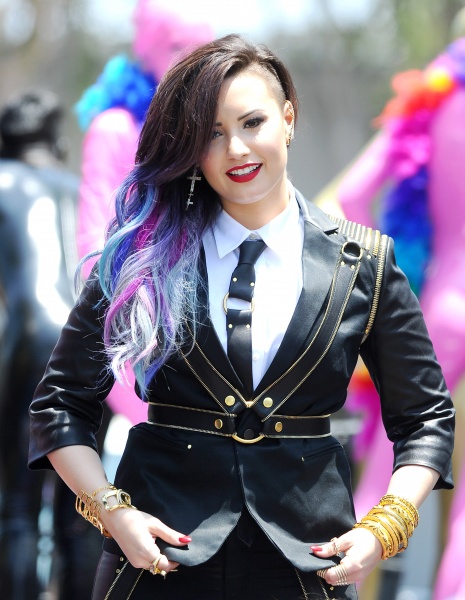 Demi_Lovato_60-0-0.jpg