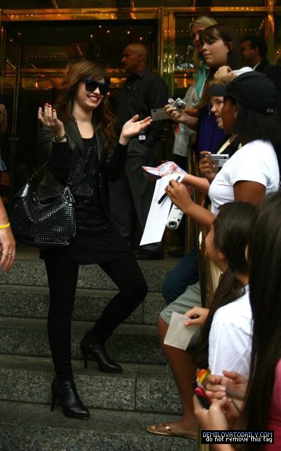 August_12th_-_Arriving_At_The_Hotel_In_New_York_City__281529.jpg