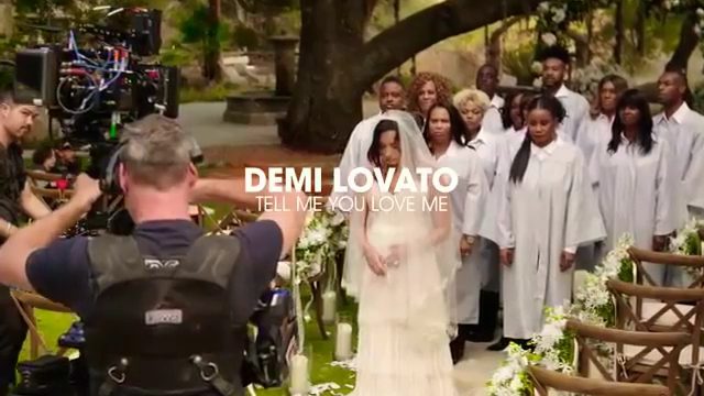 Demi_Lovato_-_Tell_Me_You_Love_Me_28_Behind_The_Scenes_29_mp40015.png