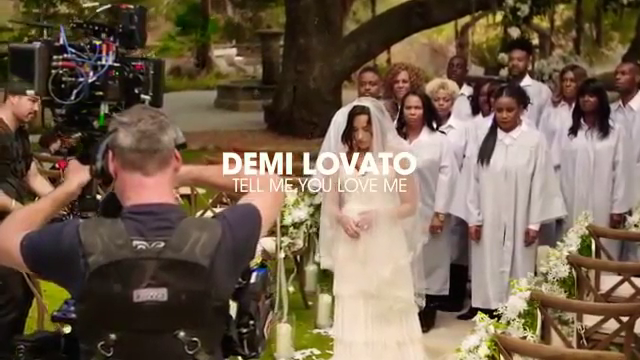 Demi_Lovato_-_Tell_Me_You_Love_Me_28_Behind_The_Scenes_29_mp40031.png
