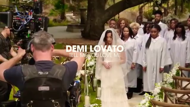 Demi_Lovato_-_Tell_Me_You_Love_Me_28_Behind_The_Scenes_29_mp40048.png