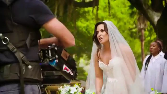 Demi_Lovato_-_Tell_Me_You_Love_Me_28_Behind_The_Scenes_29_mp40255.png
