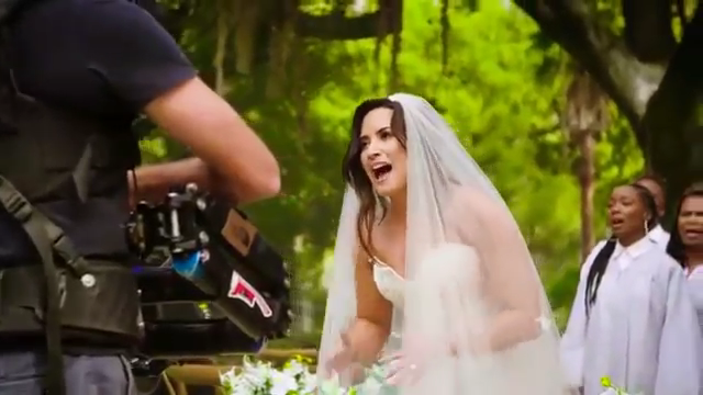 Demi_Lovato_-_Tell_Me_You_Love_Me_28_Behind_The_Scenes_29_mp40263.png