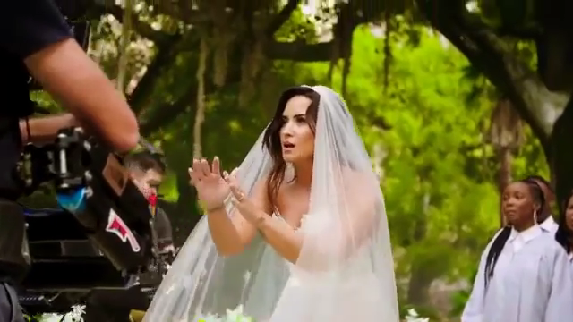 Demi_Lovato_-_Tell_Me_You_Love_Me_28_Behind_The_Scenes_29_mp40295.png