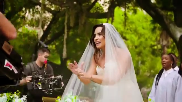 Demi_Lovato_-_Tell_Me_You_Love_Me_28_Behind_The_Scenes_29_mp40303.png