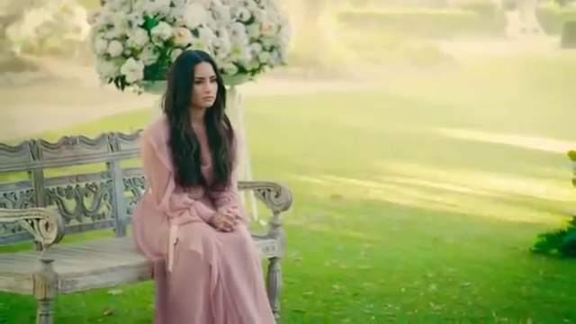 Demi_Lovato_-_Tell_Me_You_Love_Me_28_Behind_The_Scenes_29_mp40719.png