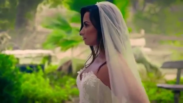Demi_Lovato_-_Tell_Me_You_Love_Me_28_Behind_The_Scenes_29_mp40831.png