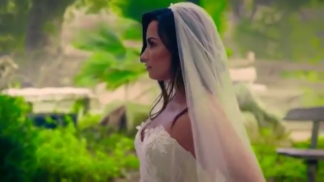 Demi_Lovato_-_Tell_Me_You_Love_Me_28_Behind_The_Scenes_29_mp40832.png