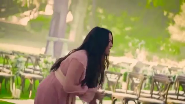 Demi_Lovato_-_Tell_Me_You_Love_Me_28_Behind_The_Scenes_29_mp40936.png