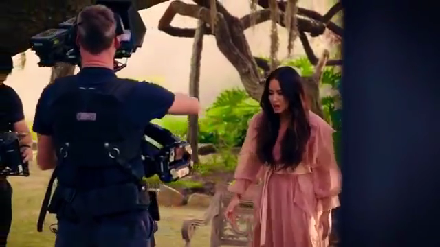 Demi_Lovato_-_Tell_Me_You_Love_Me_28_Behind_The_Scenes_29_mp40992.png