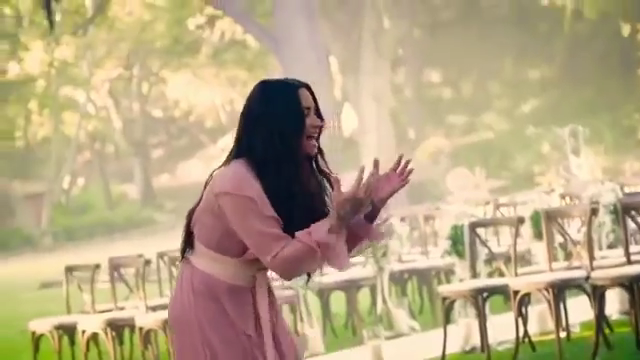 Demi_Lovato_-_Tell_Me_You_Love_Me_28_Behind_The_Scenes_29_mp41031.png