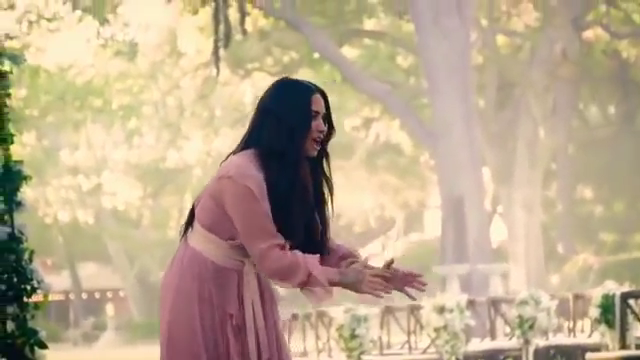 Demi_Lovato_-_Tell_Me_You_Love_Me_28_Behind_The_Scenes_29_mp41080.png