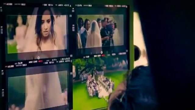 Demi_Lovato_-_Tell_Me_You_Love_Me_28_Behind_The_Scenes_29_mp41335.png