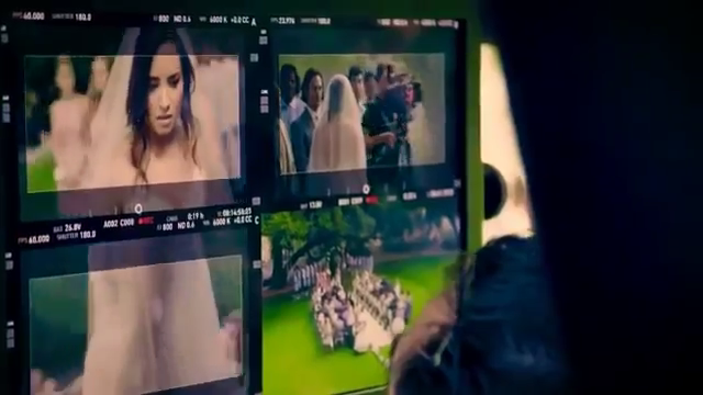 Demi_Lovato_-_Tell_Me_You_Love_Me_28_Behind_The_Scenes_29_mp41336.png