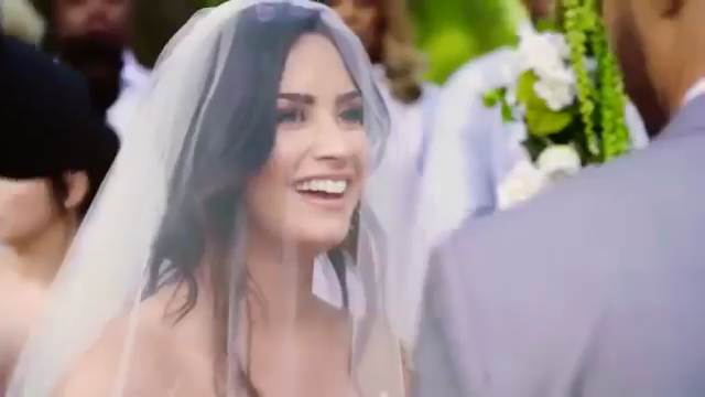 Demi_Lovato_-_Tell_Me_You_Love_Me_28_Behind_The_Scenes_29_mp42135.png