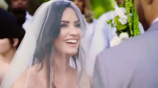 Demi_Lovato_-_Tell_Me_You_Love_Me_28_Behind_The_Scenes_29_mp42136.png