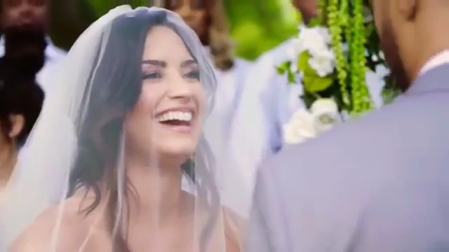Demi_Lovato_-_Tell_Me_You_Love_Me_28_Behind_The_Scenes_29_mp42144.png