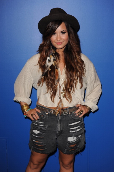 Demi_Lovato_at_the_Y100_Radio_Station_in_Miami_282329~0.jpg