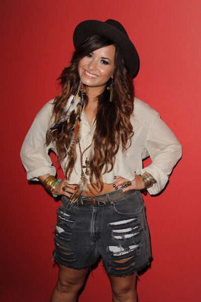 Demi_Lovato_at_the_Y100_Radio_Station_in_Miami_282429.jpg
