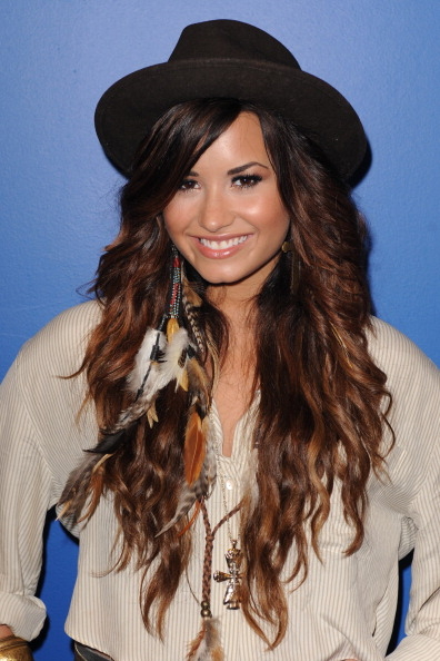 Demi_Lovato_at_the_Y100_Radio_Station_in_Miami_283929.jpg