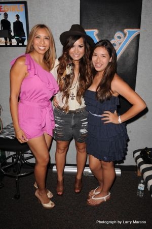 Demi_Lovato_at_the_Y100_Radio_Station_in_Miami_285029.jpg