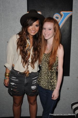 Demi_Lovato_at_the_Y100_Radio_Station_in_Miami_285329.jpg