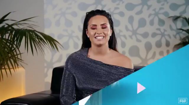 Demi_Lovato_reacts_to_old_music_videos_-_Digster_Pop_Throwback_mp40144.png