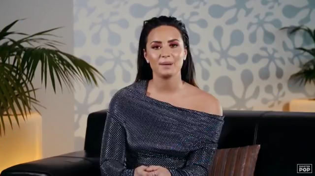 Demi_Lovato_reacts_to_old_music_videos_-_Digster_Pop_Throwback_mp40152.png
