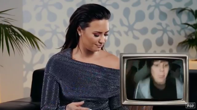 Demi_Lovato_reacts_to_old_music_videos_-_Digster_Pop_Throwback_mp40271.png