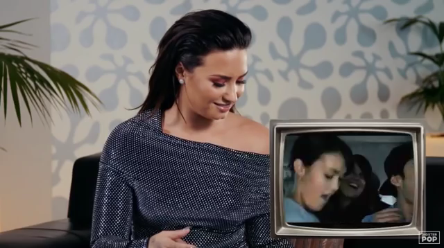 Demi_Lovato_reacts_to_old_music_videos_-_Digster_Pop_Throwback_mp40367.png