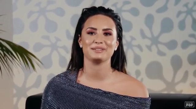 Demi_Lovato_reacts_to_old_music_videos_-_Digster_Pop_Throwback_mp40399.png
