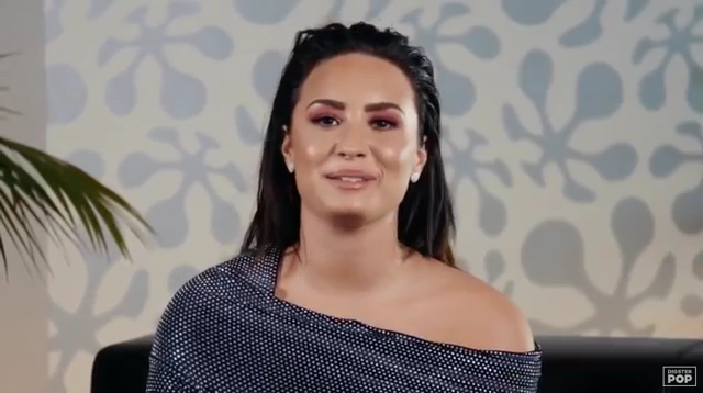 Demi_Lovato_reacts_to_old_music_videos_-_Digster_Pop_Throwback_mp40400.png
