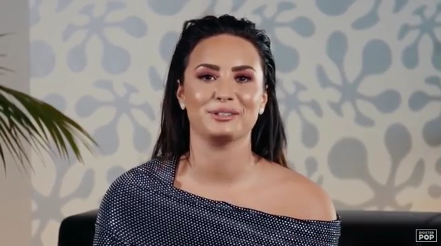 Demi_Lovato_reacts_to_old_music_videos_-_Digster_Pop_Throwback_mp40407.png