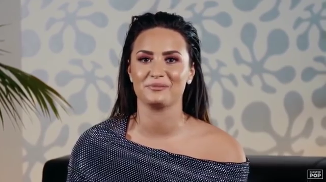 Demi_Lovato_reacts_to_old_music_videos_-_Digster_Pop_Throwback_mp40431.png