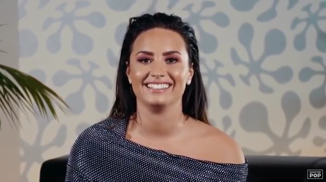 Demi_Lovato_reacts_to_old_music_videos_-_Digster_Pop_Throwback_mp40464.png