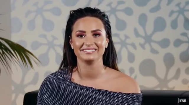 Demi_Lovato_reacts_to_old_music_videos_-_Digster_Pop_Throwback_mp40495.png