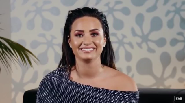 Demi_Lovato_reacts_to_old_music_videos_-_Digster_Pop_Throwback_mp40496.png
