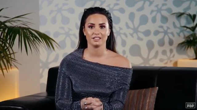 Demi_Lovato_reacts_to_old_music_videos_-_Digster_Pop_Throwback_mp40575.png