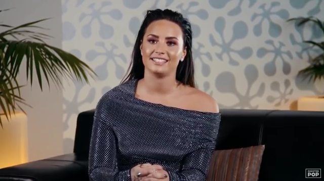 Demi_Lovato_reacts_to_old_music_videos_-_Digster_Pop_Throwback_mp40687.png